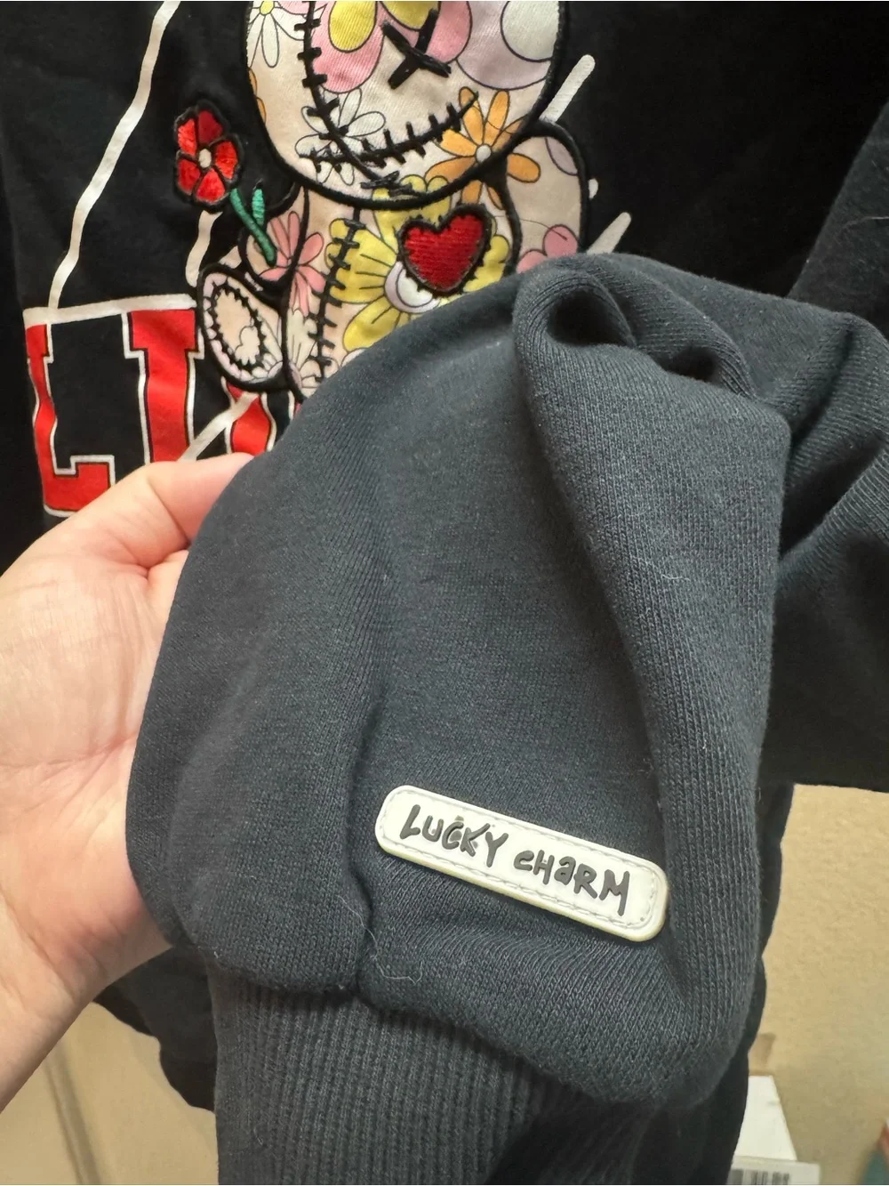 Mens XL Lucky Charm black pullover hoodie
